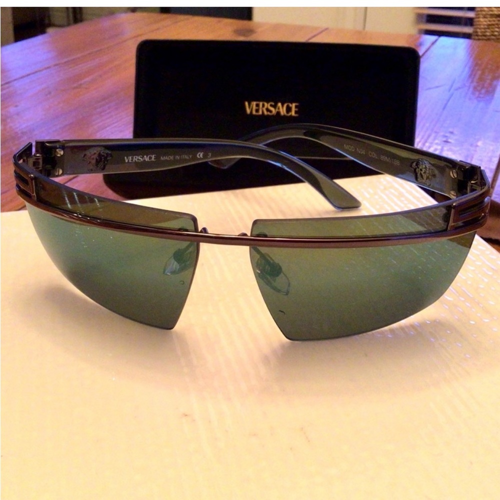 AUTHENTIC VERSACE SUNGLASSES LIKE NEW ICONIC STYLE